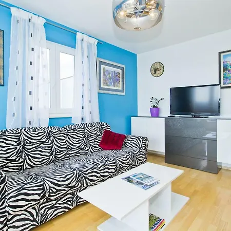 Bright, Stylish +parking Lejlighed *